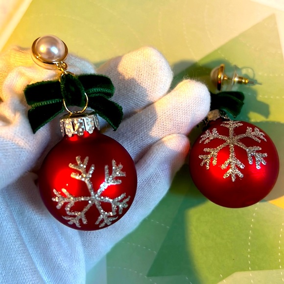 BaubleBar Christmas Velvet Ribbon Bow ornament Dangle Earrings NEW - Picture 3 of 4